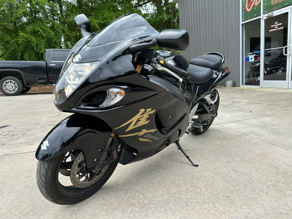 2011 Suzuki GSX-1300R Color: Black Mileage: 11,582 VIN: 103044