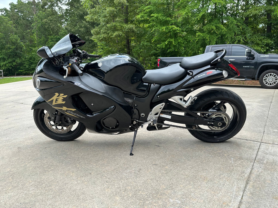 2011 Suzuki GSX-1300R Color: Black Mileage: 11,582 VIN: 103044