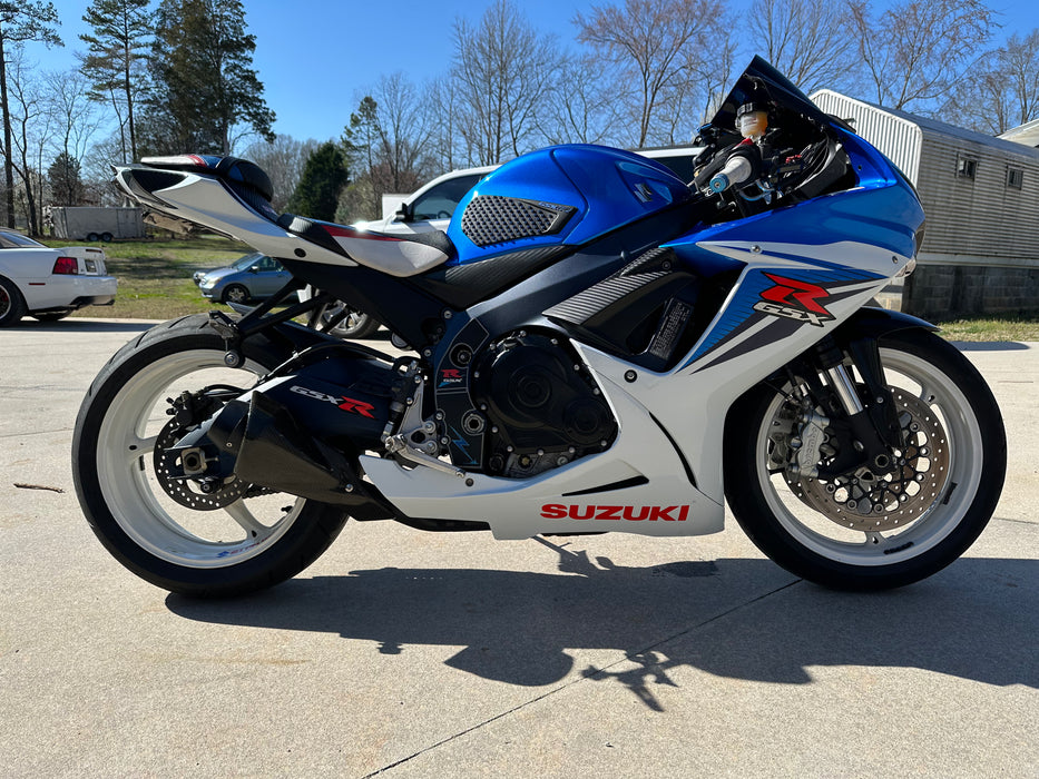 2011 Suzuki GSXR-600 Color: White/Blue Mileage: 23,242 VIN: 100472