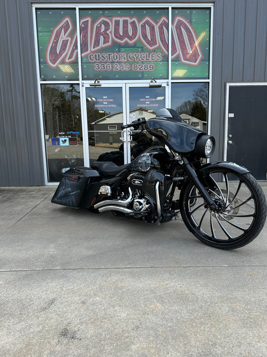 2011 Harley-Davidson Street Glide Color: Black Mileage: 9,238 VIN: 606762