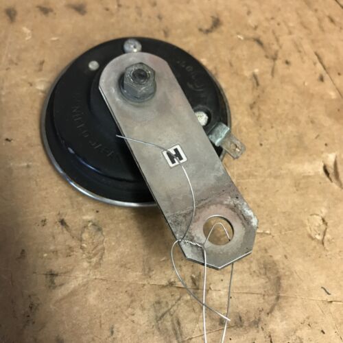2005-2006 Suzuki GSXR1000 Horn Signal OEM