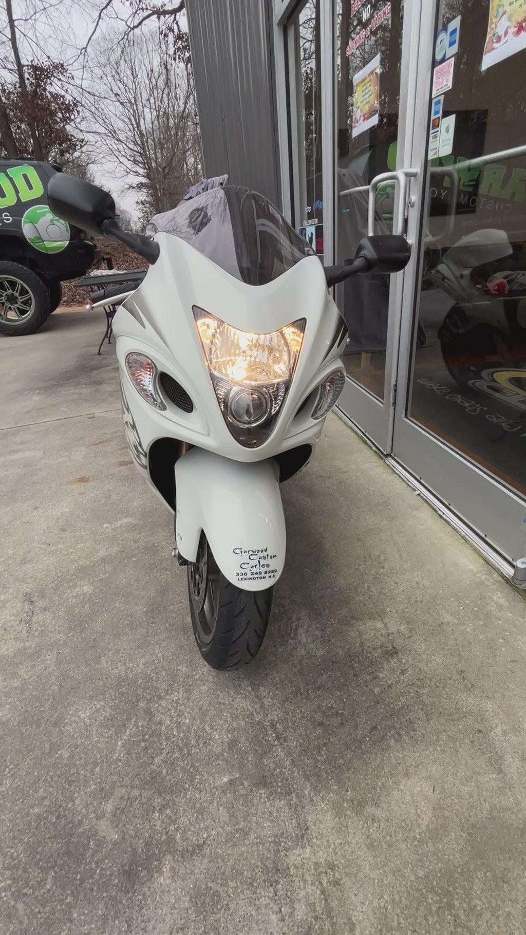 2011 Suzuki GSX-1300R Color: White Mileage: 10,199 VIN: 103110