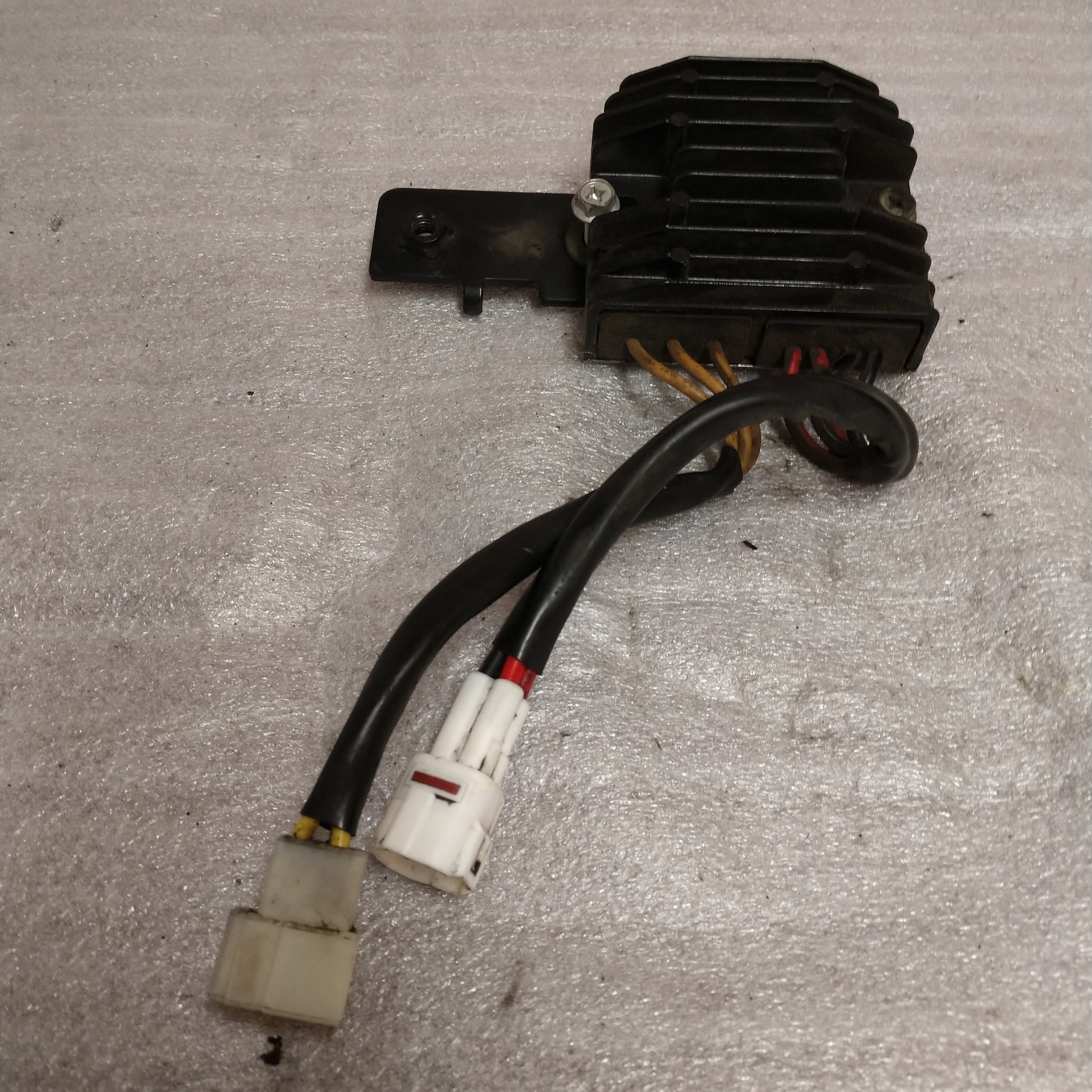 2006-2007 Suzuki Gsxr600 Gsxr750 Rectifier Voltage Regulator