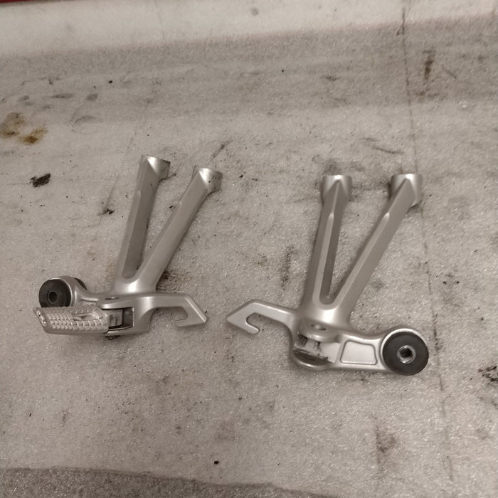 2007-2008 Suzuki Gsxr1000 Rear Passenger Pegs