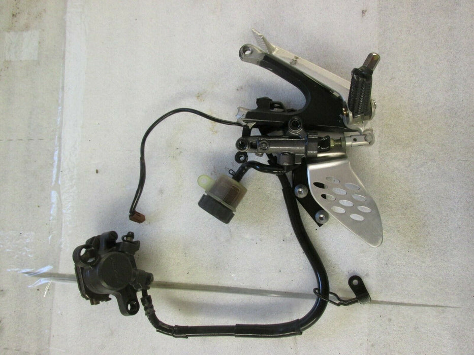 2004-2006 YAMAHA YZF R1 OEM RIGHT REARSET REAR SET DRIVER FOOT PEG CALIPER