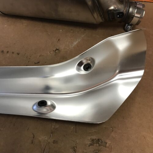 2022 Suzuki Hayabusa GSX1300R Gen3 Exhaust Slip-on Right OEM w/ Panel