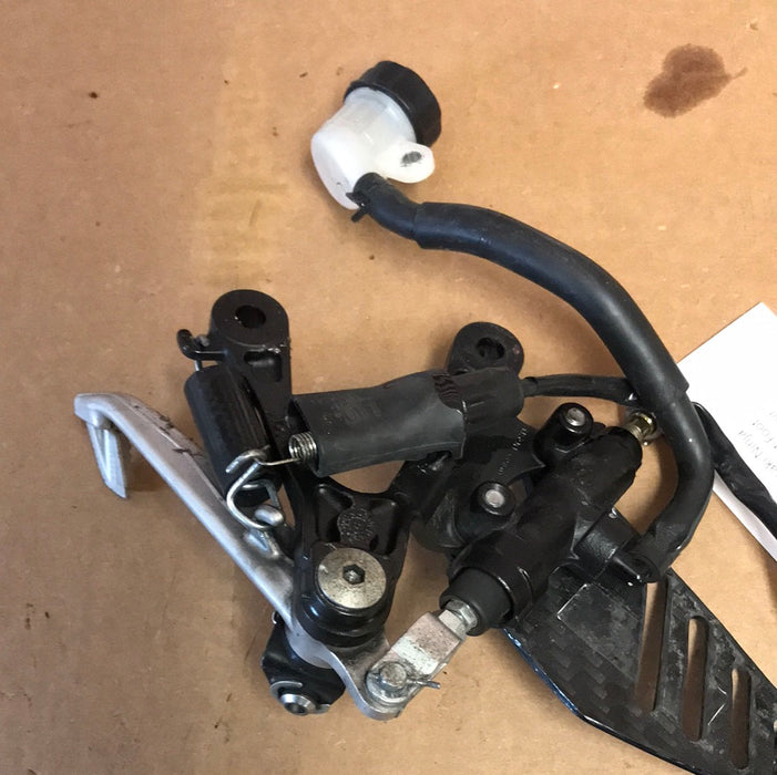 2020 Kawasaki Ninja ZX6R 636 Right Foot Peg Brake Reservoir OEM 19 20 21 22 23