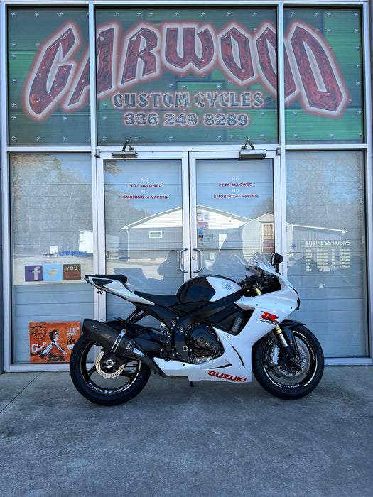 2016 Suzuki GSXR-750 Color: White Mileage: 17,502 VIN: 100025