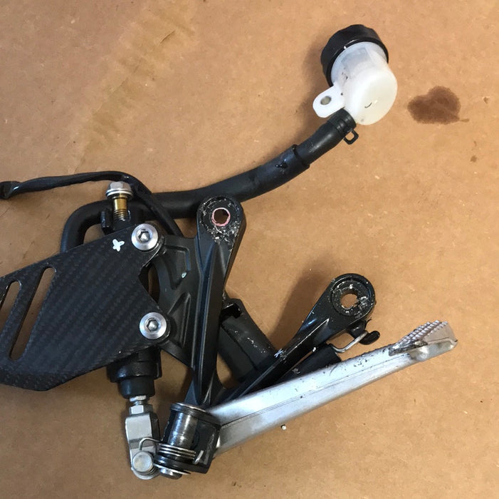 2020 Kawasaki Ninja ZX6R 636 Right Foot Peg Brake Reservoir OEM 19 20 21 22 23