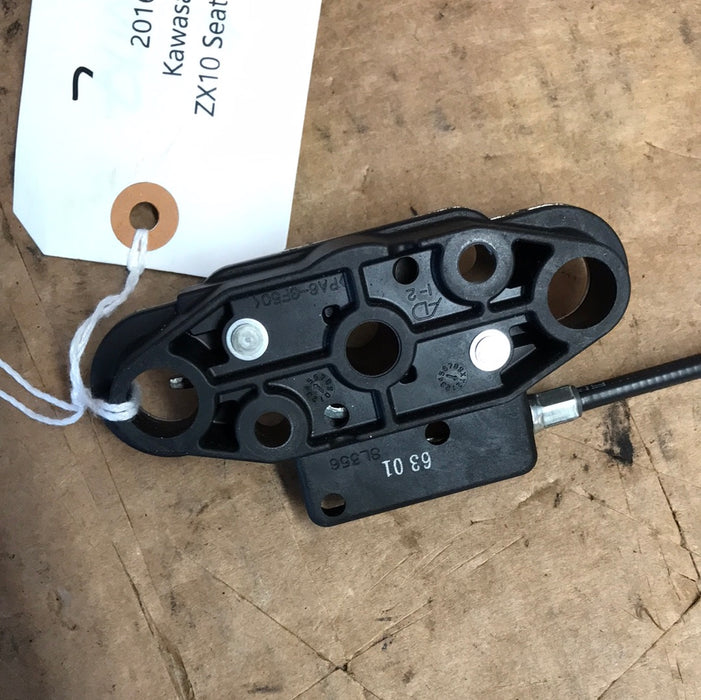 2016-2018 Kawasaki Ninja ZX10 Seat Latch OEM