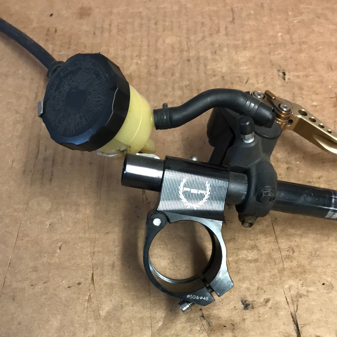 2008-2010 Suzuki GSXR 600/750 Right Handlebar and Lever Reservoir Brake Hose OEM