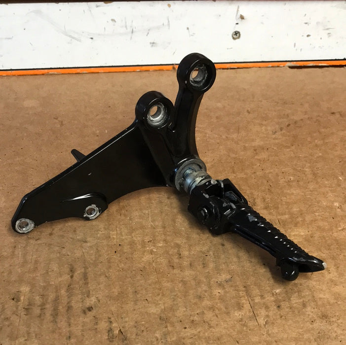 2008-2009 Suzuki GSXR 750 Right Driver Foot Peg and Bracket OEM