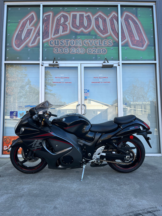 2016 Suzuki GSX-1300R Color: Black/Red Mileage: 310 VIN: 101029