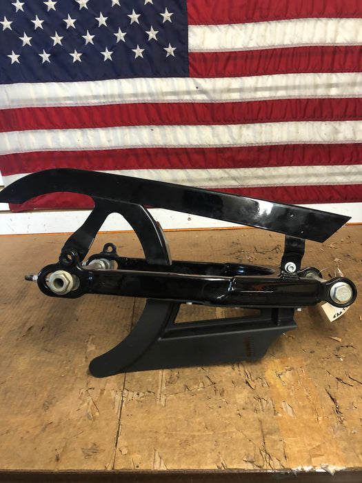 16 HD XL 883 Swingarm