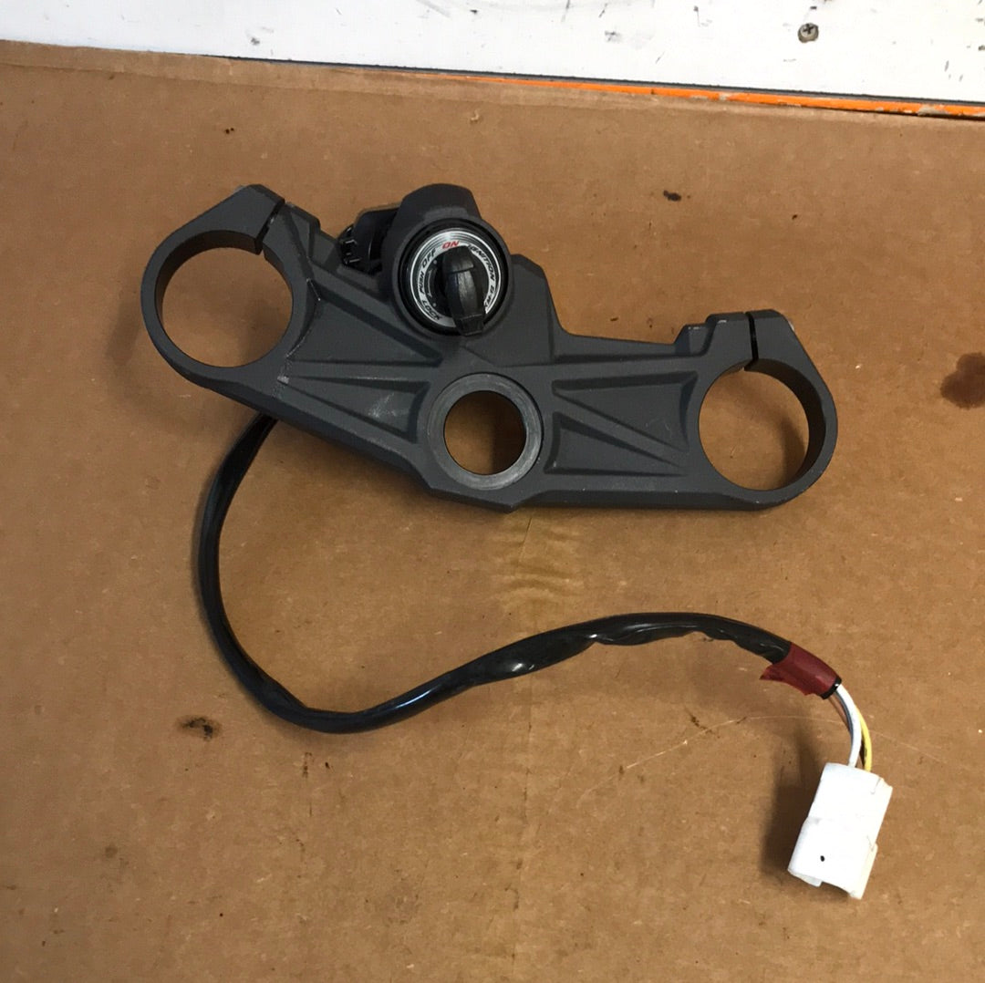 2020 Kawasaki Ninja ZX6R 636 Triple Trees Clamp Ignition w/ Key 19 20 21 22 23