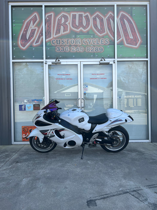 2012 Suzuki GSX-1300R Color: White Mileage: 13,877 VIN: 100662