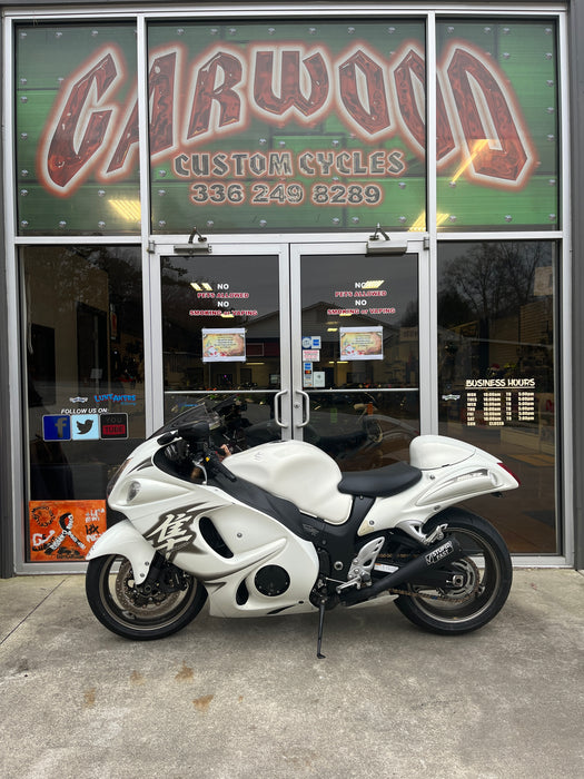 2011 Suzuki GSX-1300R Color: White Mileage: 10,199 VIN: 103110